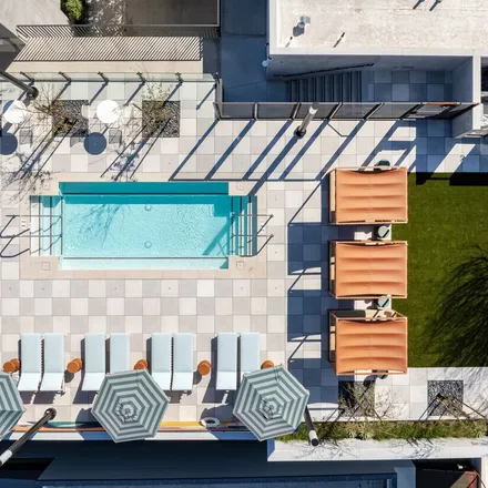 Image 7 - Santa Monica & Spaulding, Santa Monica Boulevard, West Hollywood, CA 90046, USA - Apartment for rent