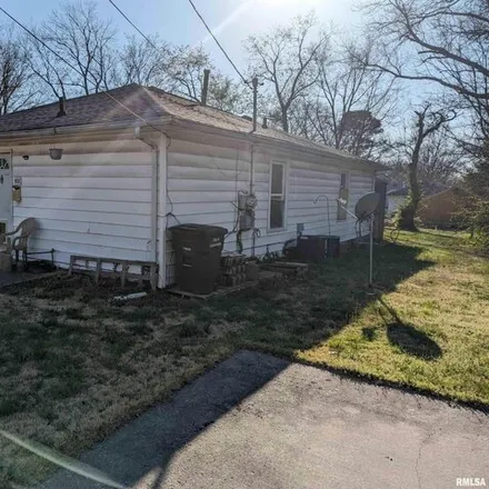 Buy this studio house on 822 West Chestnut Street in Carbondale, IL 62901