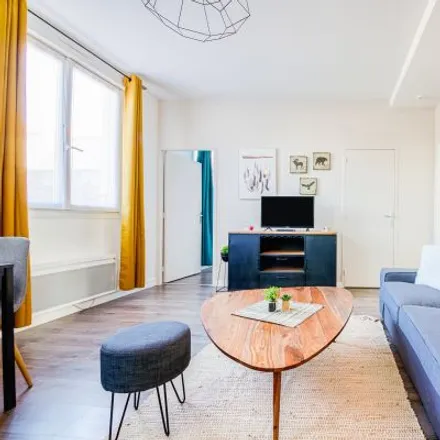 Rent this 2 bed apartment on 14 Rue de Talensac in 44000 Nantes, France