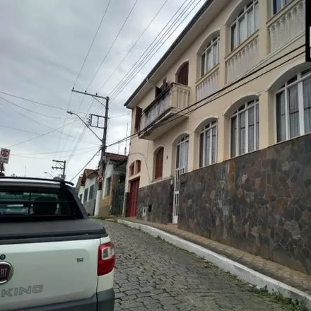 Buy this 3 bed house on Rua Conselheiro Rodrigues Alves in Centro, Guaratinguetá - SP