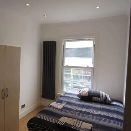 Rent this 1 bed room on Planet Pizza in 680 High Road, London