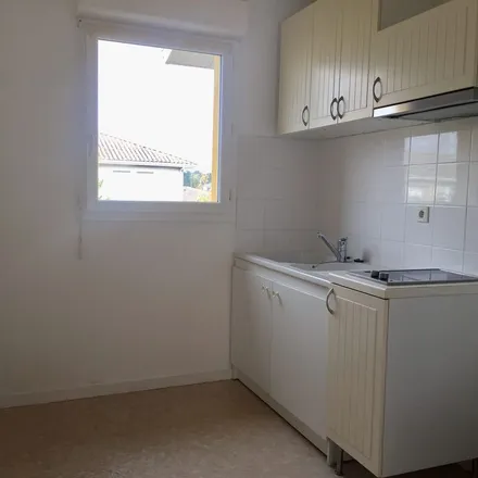 Rent this 2 bed apartment on unnamed road in 33740 Arès, France