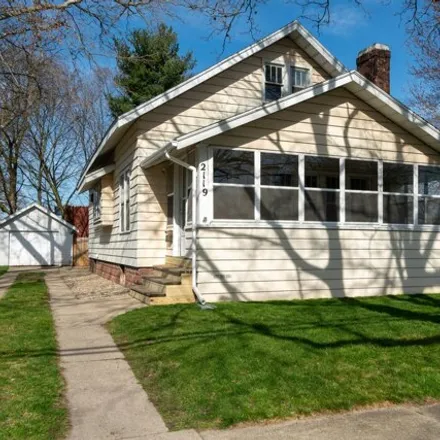 Buy this 3 bed house on 2127 Edgewood Avenue Northeast in Grand Rapids, MI 49505