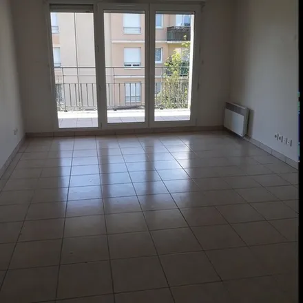 Image 3 - 20t Rue du Tir, 77500 Chelles, France - Apartment for rent