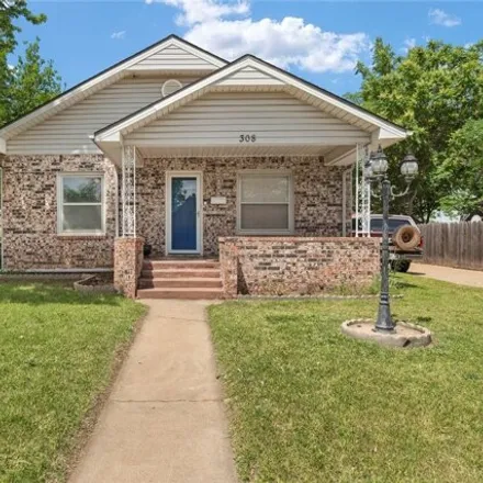 Buy this 3 bed house on 344 South 8th Street in Kingfisher, OK 73750