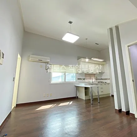 Rent this 1 bed apartment on 서울특별시 강남구 역삼동 622-21