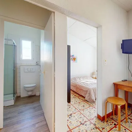 Rent this 2 bed house on Saint-Savinien in Avenue de la Gare, 17350 Saint-Savinien