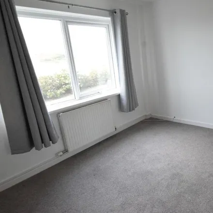 Image 4 - Saltaire, Sea Road, Wick, BH6 4BT, United Kingdom - Apartment for rent