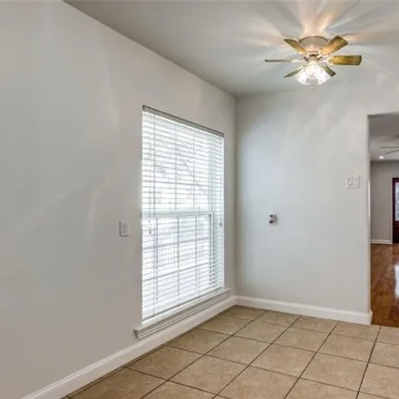 Image 4 - 707 Marshalldell Avenue, Dallas, TX 75211, USA - House for rent