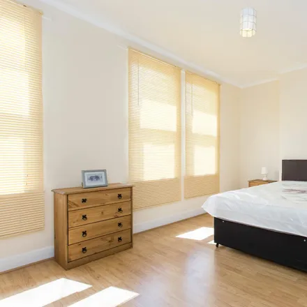 Rent this 6 bed room on Eve Road in London, N17 6XZ