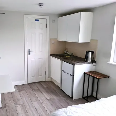 Rent this studio apartment on Netley Road in London, IG2 7NR