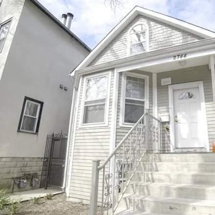 Rent this 3 bed house on 2742 North Kenmore Avenue in Chicago, IL 60614