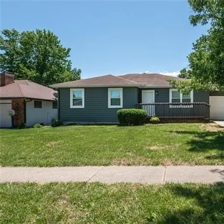 Image 2 - 5317 Sw 11th St, Topeka, Kansas, 66604 - House for sale