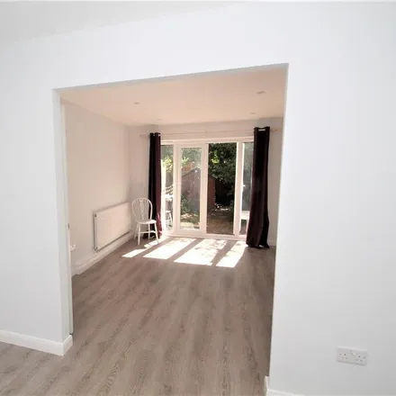 Image 4 - Fernwood Avenue, London, HA0 2HF, United Kingdom - House for rent