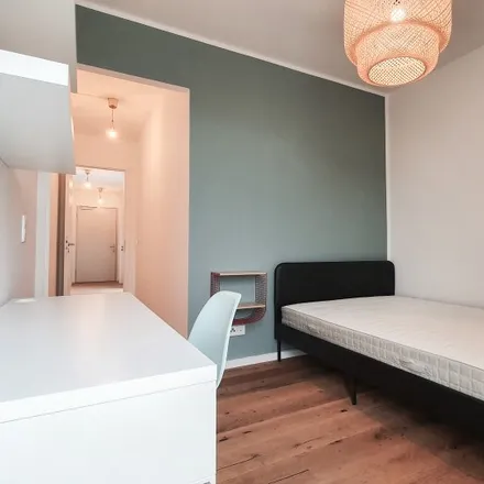 Rent this 3 bed room on Flemming & Klingbeil in Müllerstraße 29, 13353 Berlin