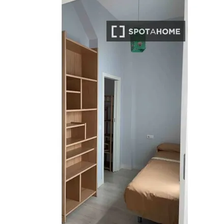 Image 3 - Hipergoma, Calle Evangelista, 67, 41010 Seville, Spain - Apartment for rent