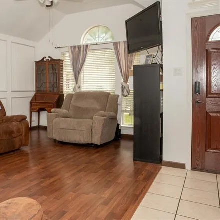Image 2 - 220 Mary Pat Drive, South Westchester Meadows, Grand Prairie, TX 75052, USA - House for sale