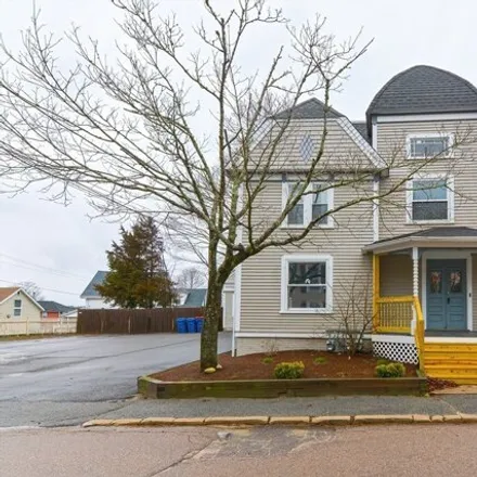 Buy this 7 bed house on 5 Ninth Street in Onset, Wareham