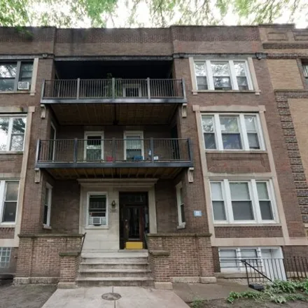 Buy this 3 bed condo on 5435-5437 South Woodlawn Avenue in Chicago, IL 60637