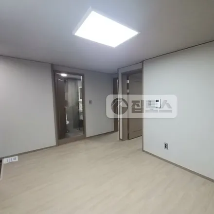 Rent this 2 bed apartment on 서울특별시 강남구 역삼동 690-17