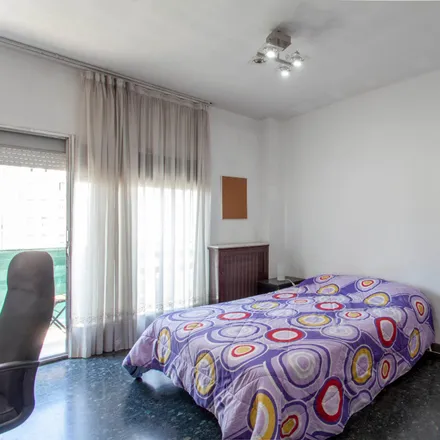 Rent this 6 bed room on Kuups in Carrer de Conca, 46008 Valencia