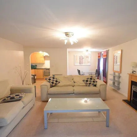 Rent this 2 bed apartment on Ruskin in Reading, RG4 6LE