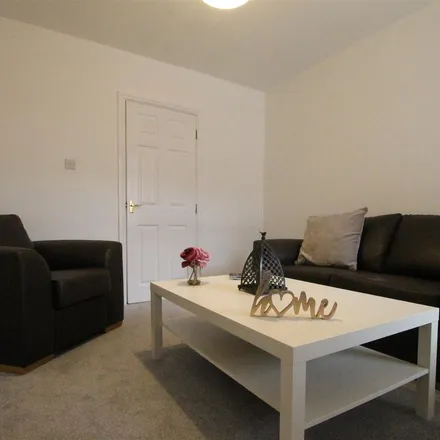 Image 1 - Helmsley Road, Newcastle upon Tyne, NE2 1RE, United Kingdom - Apartment for rent