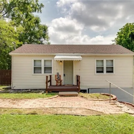 Rent this 2 bed house on 2007 Locust Ave in Alton, Illinois