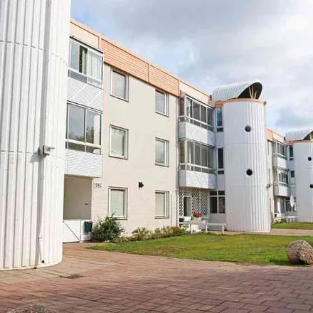 Rent this 3 bed apartment on Rosendalsskolan in Skrivaregatan 19, 586 47 Linköping
