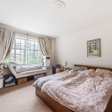 Image 4 - Hallfield Primary School, Porchester Gardens, London, W2 6JJ, United Kingdom - Apartment for rent