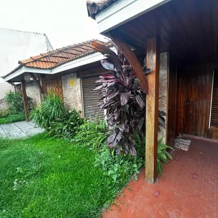 Rent this 4 bed house on Avenida General San Martín 535 in Adrogué, Argentina