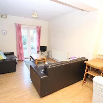 Rent this 1 bed apartment on 25 Benson Road in Lye Valley, Oxford