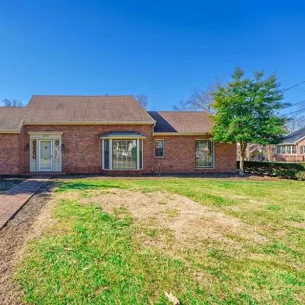 Buy this 4 bed house on 1648 Dean Avenue in Owensboro, KY 42301
