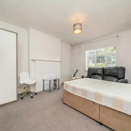 Image 3 - London Road, London, KT2 6RA, United Kingdom - Apartment for rent