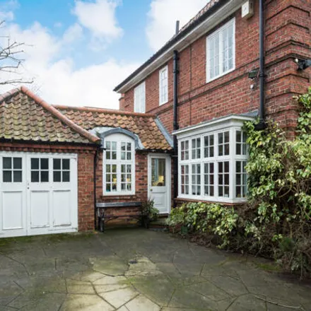 Image 3 - 2 The Horseshoe, York, YO24 1LU, United Kingdom - House for sale