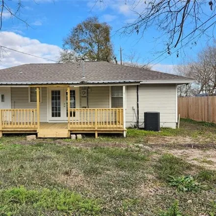 Rent this 3 bed house on 1514 Quail St in Houston, Texas