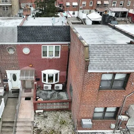 Image 2 - 10-13 115th Street, New York, NY 11356, USA - Townhouse for sale