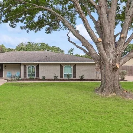 Buy this 3 bed house on 6331 Kingston Drive in Colleyville, TX 76034