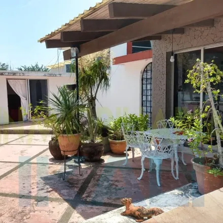 Rent this 4 bed house on Calle Recreo in 92800 Túxpam, VER