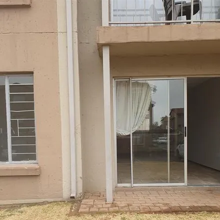 Rent this 2 bed townhouse on Benoni Central Methodist in Cranbourne Avenue, Kleinfontein Lake