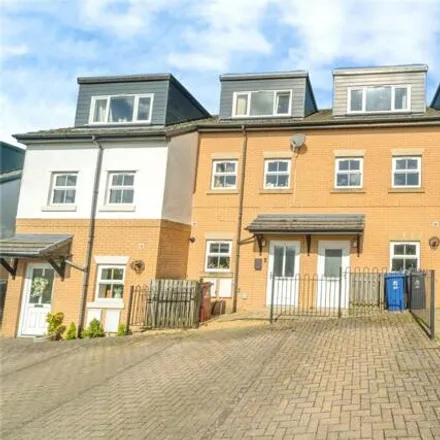 Buy this 3 bed townhouse on Little Toms Lane in Burnley, BB10 2UB