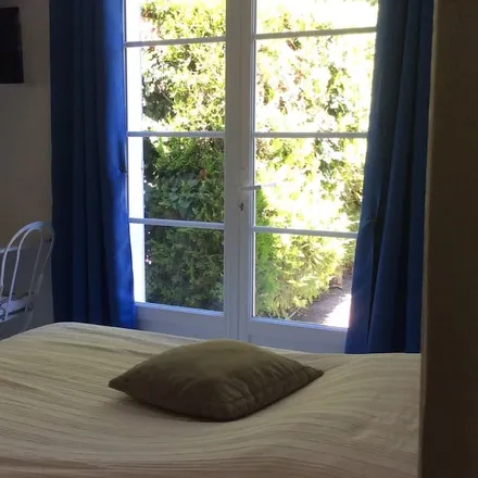 Rent this 4 bed house on 84310 Morières-lès-Avignon