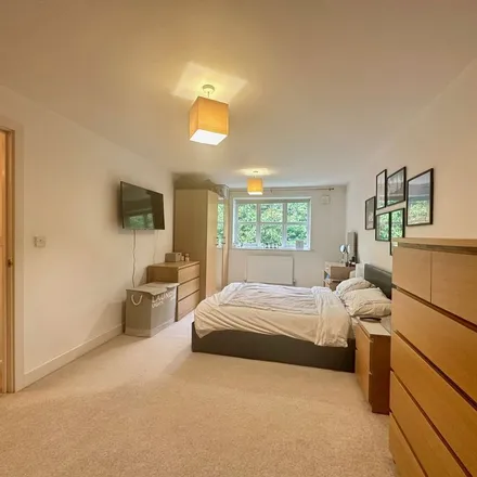 Rent this 2 bed apartment on Bassett Wood Road in Glen Eyre, Southampton