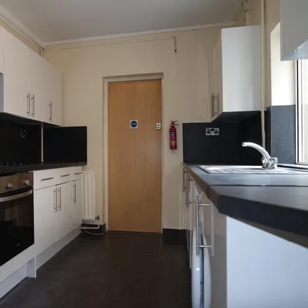 Rent this 5 bed townhouse on Carholme Road in Lincoln, LN1 1RN