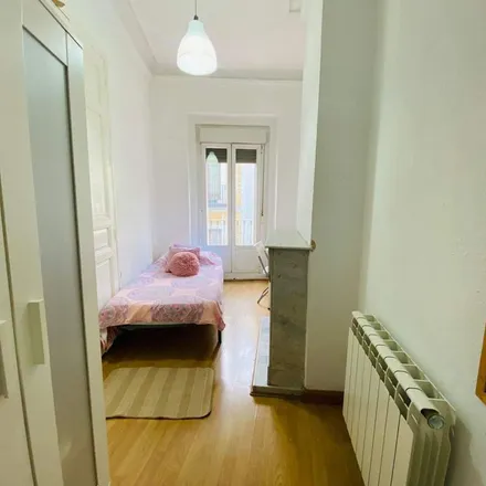 Image 5 - Calle de Moratín, 24, 28014 Madrid, Spain - Apartment for rent