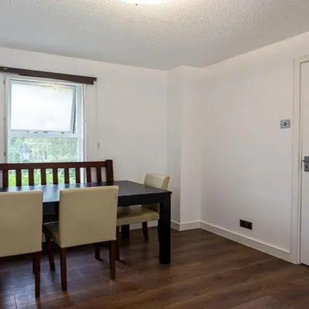 Rent this 3 bed apartment on Platform 1 in St. Crispin's Close, London