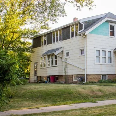 Rent this 2 bed house on 3211 in 3211A West Fairmount Avenue, Milwaukee