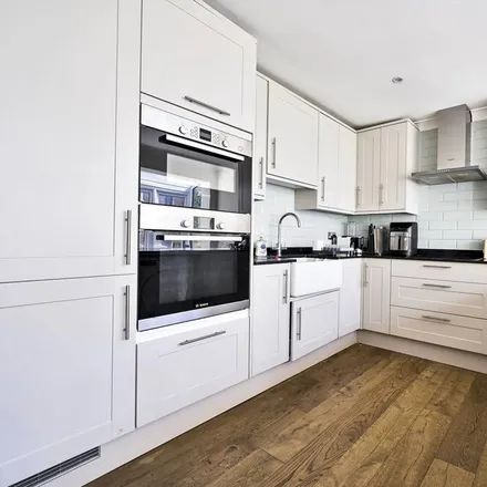 Rent this 3 bed apartment on 110 Wandsworth Bridge Road in London, SW6 2TE
