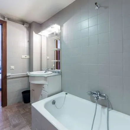 Rent this 5 bed apartment on Plaça de Vicent Iborra in 46001 Valencia, Spain