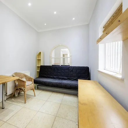 Rent this studio apartment on Ridge Hill in London, NW11 9RS